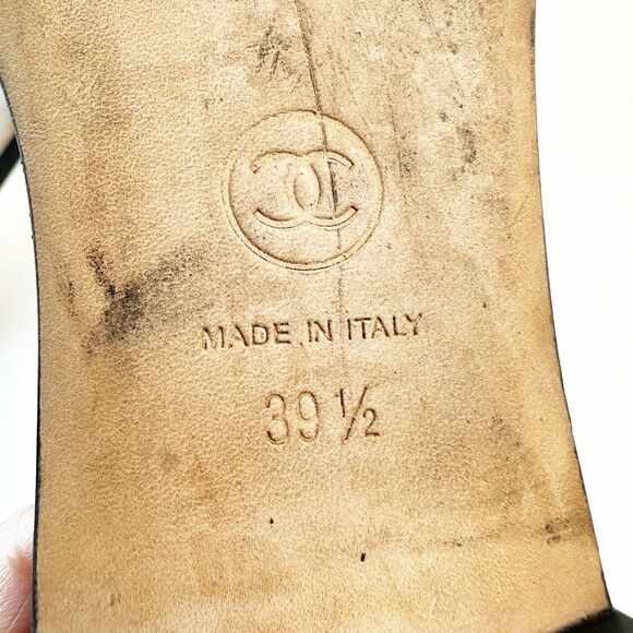 CHANEL Black Ribbed Embroidered CC Sandals Size 39.5 Mules Open Toe Slides Bow - Picture 11 of 12